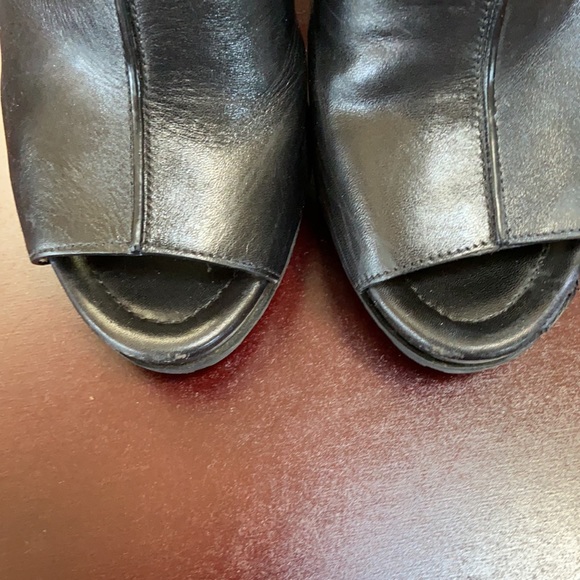 🌺Gorgeous Leather Open Toe Heels🌺 - Picture 6 of 10